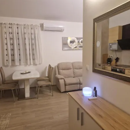 Sunrise Apartment *