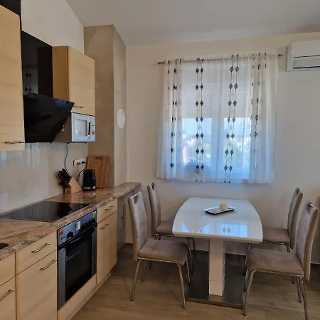 Sunrise Apartment *